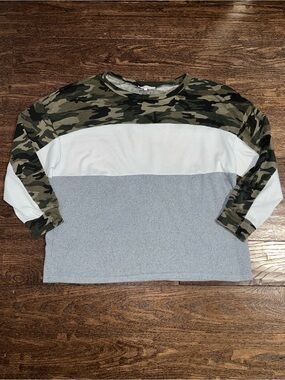 Camo Colorblock Long Sleeve Top - Green/White/Gray